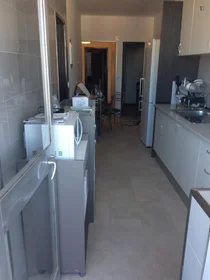 Private room at Rua de Contumil, image 6 of 21