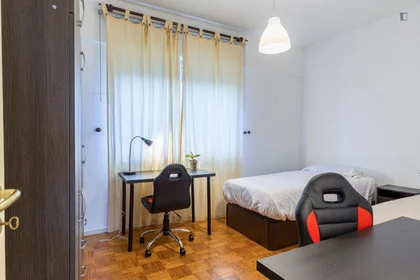 Private room at Rua de Diogo Cão, image 1 of 12