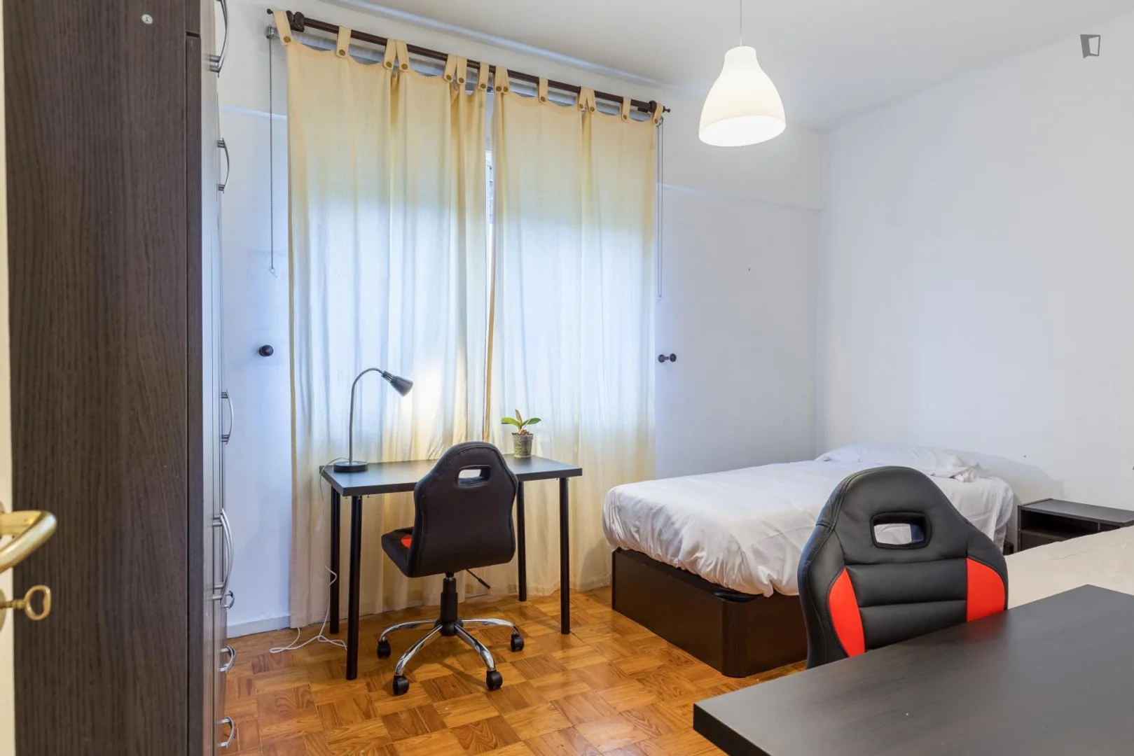 Student-friendly room in  with modern amenities