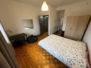 Private room at Rua de Contumil, image 13 of 18