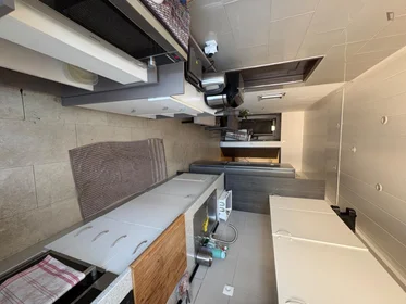 Private room at Rua de Contumil, image 15 of 18