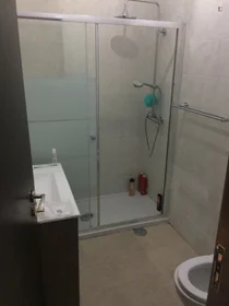 Private room at Rua de Contumil, image 6 of 18