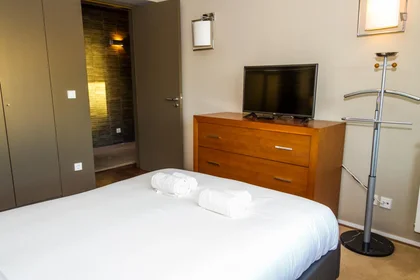Entire apartment at R. Carlos de Carvalho, image 20 of 33