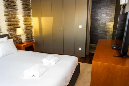 Entire apartment at R. Carlos de Carvalho, image 21 of 33