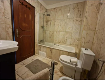 Private room at Rua do Amparo, image 11 of 13