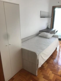 Pokój do wynajęcia we wspólnym mieszkaniu w Porto