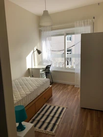 Cheap private room in Porto