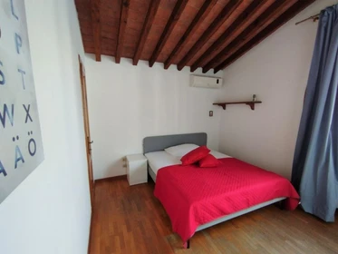 Firenze de çift kişilik yataklı kiralık oda