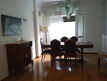 Pokój do wynajęcia we wspólnym mieszkaniu w Ateny