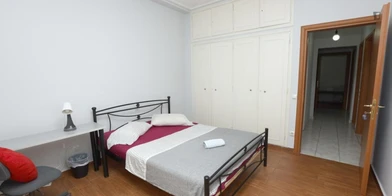 Quarto para alugar com cama de casal em Atenas