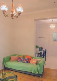 Renting rooms by the month in Athens