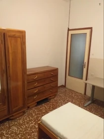 Parma de ortak bir dairede kiralık oda