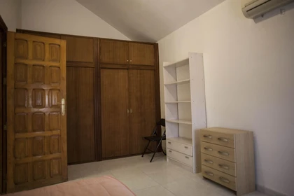 Room for rent with double bed Dos Hermanas