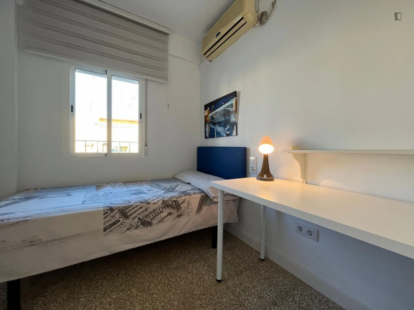 Cheap private room in Sevilla