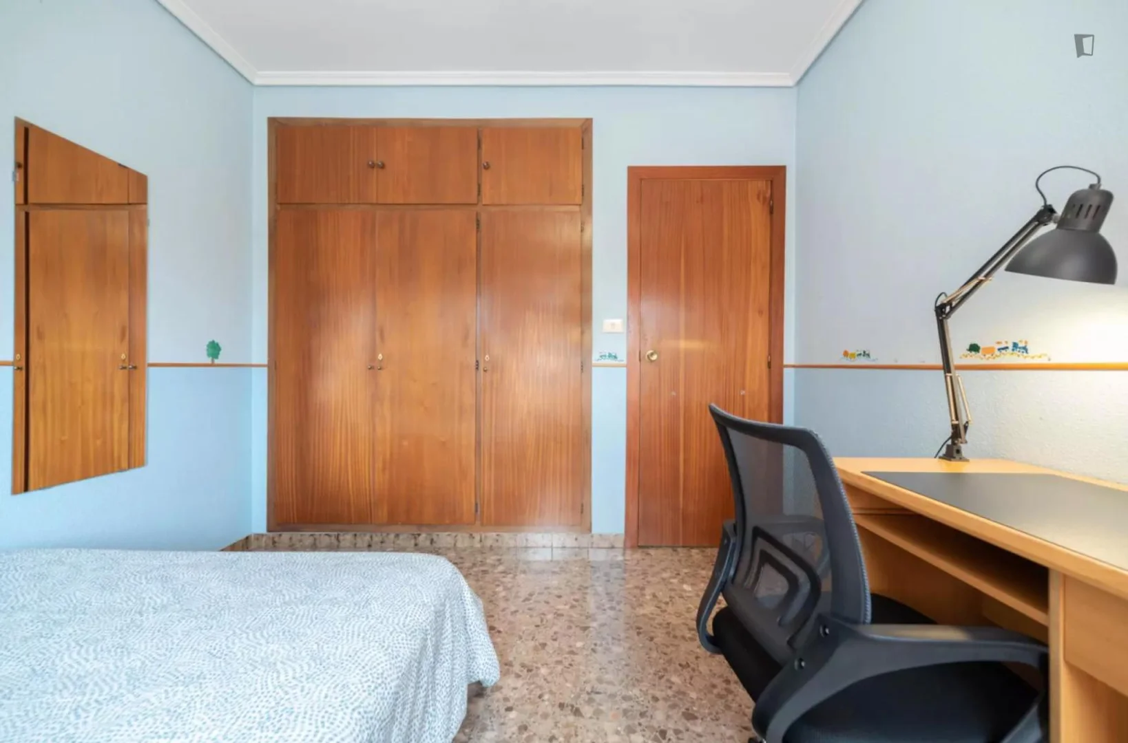 Helles und luftiges Studentenzimmer mit einfachem Zugang zur Universität in 