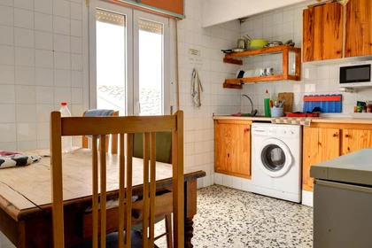 Pokój do wynajęcia we wspólnym mieszkaniu w Saragossa