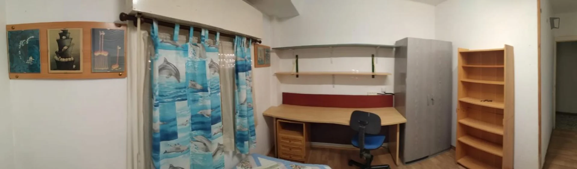 'de modern olanaklara sahip öğrenci dostu oda