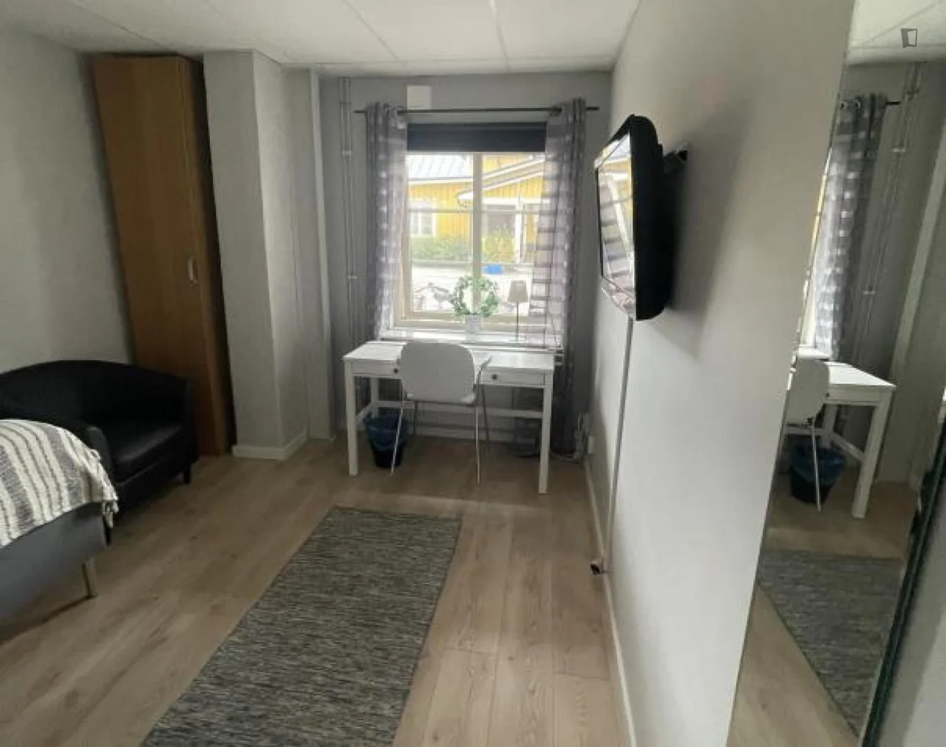 Chambre d'étudiant lumineuse et aérée avec accès facile à l'université dans 