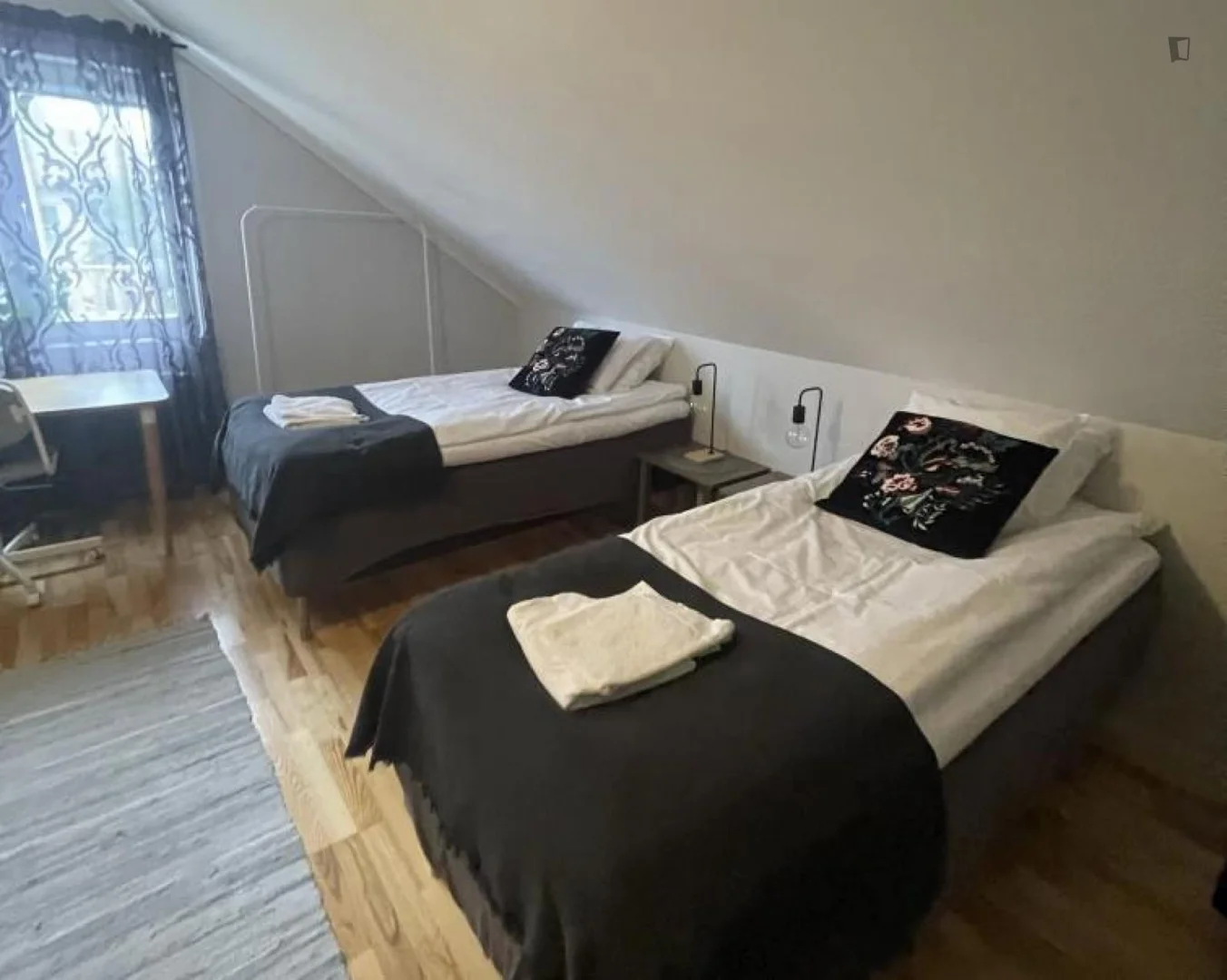 Chambre conviviale pour les étudiants dans  avec des équipements modernes
