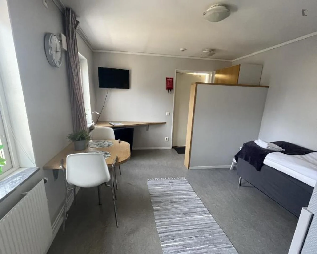 Studio d'étudiant minimaliste dans  avec agencement efficace