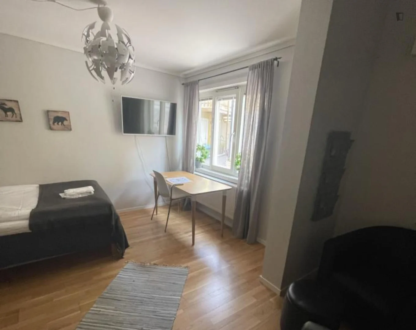 Chambre abordable pour les étudiants avec un bon éclairage dans 