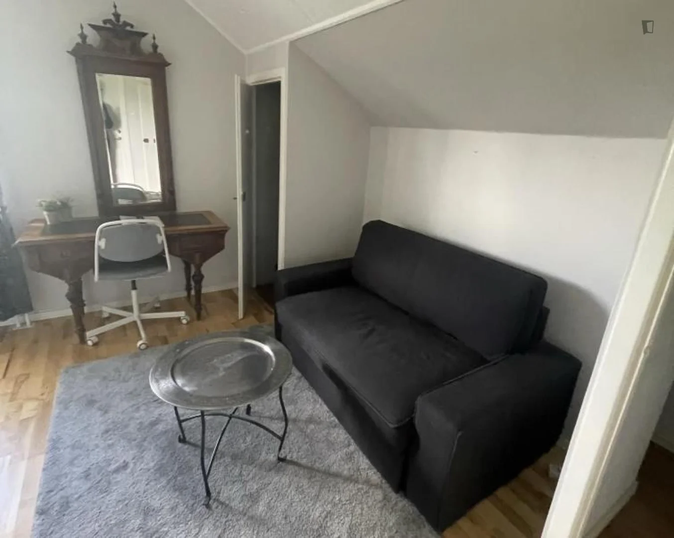 Chambre conviviale pour les étudiants dans  avec des équipements modernes