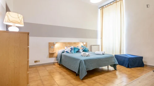 Logement avec 3 chambres à Livorno