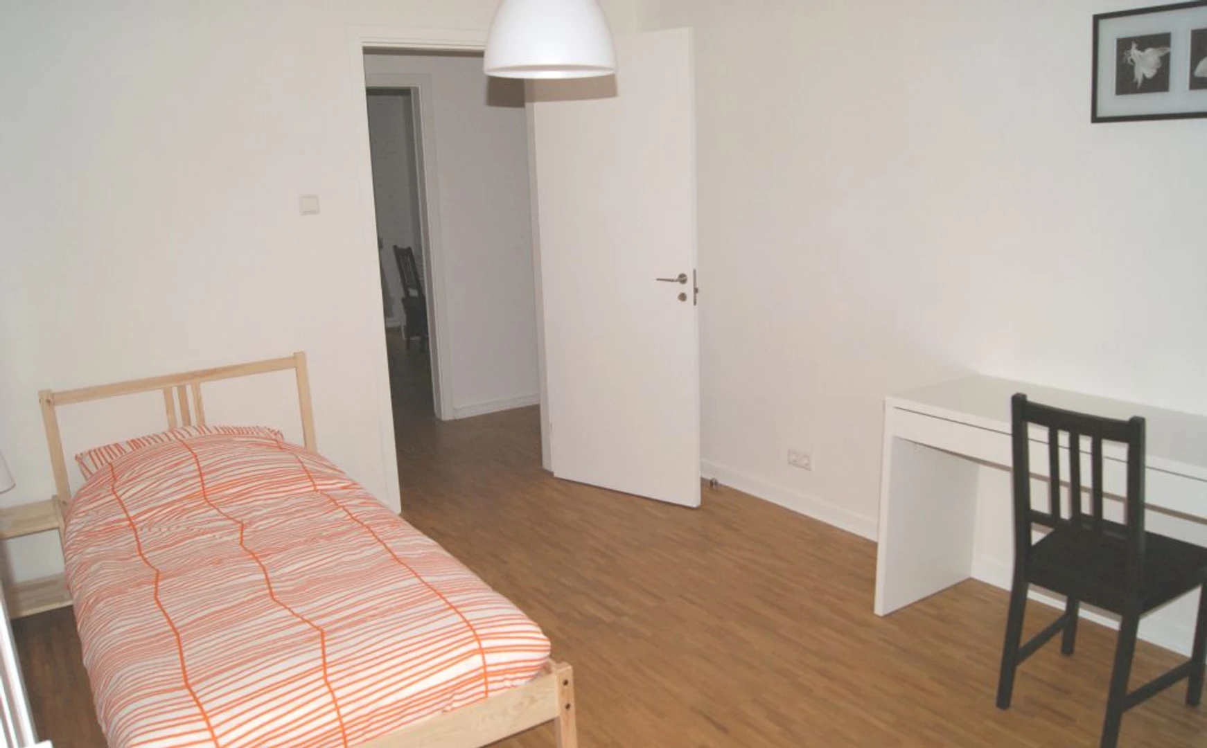 Cheap private room in Hamburg