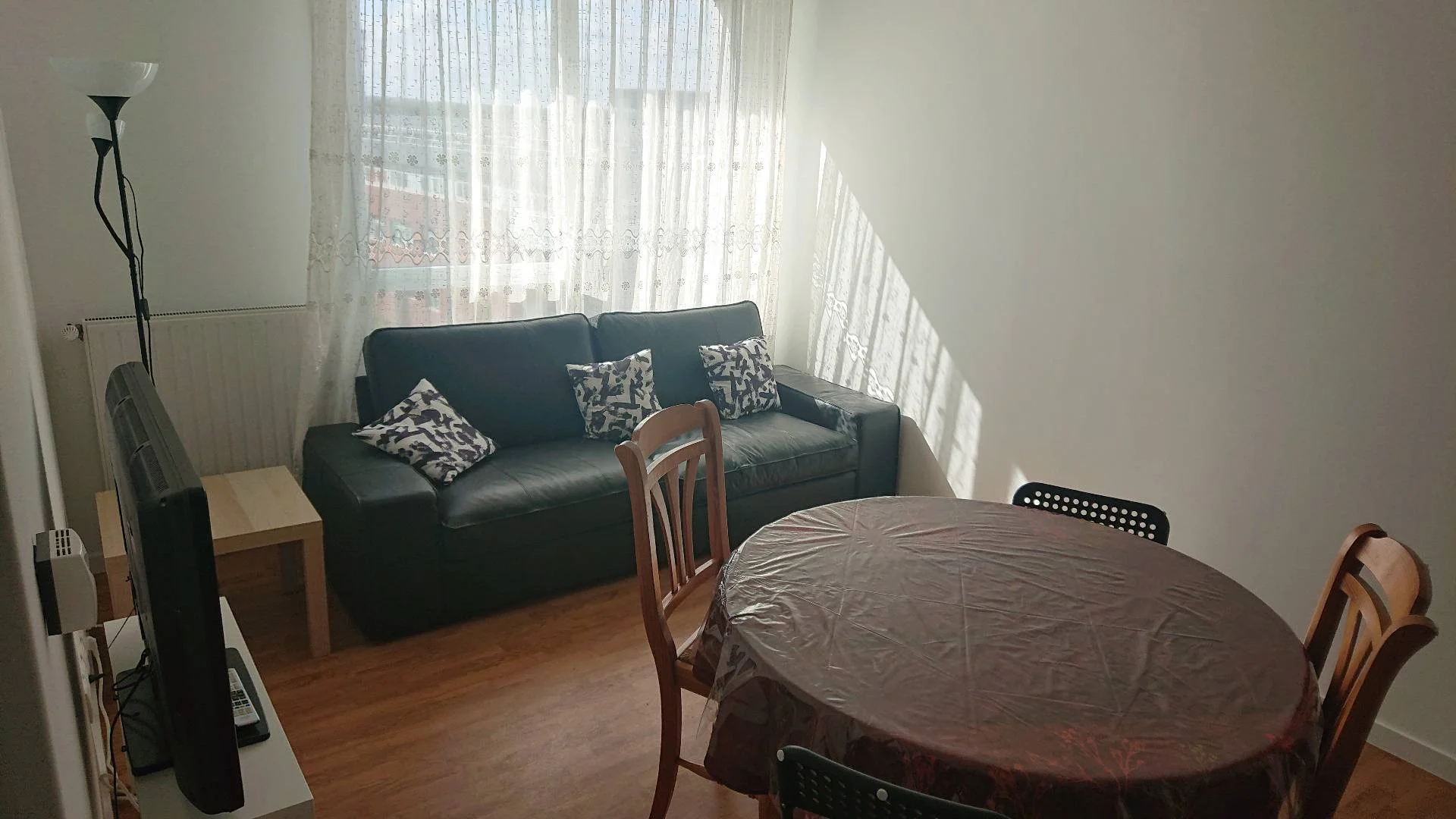 Bezahlbares Zimmer für Studenten mit ausreichender Beleuchtung in 