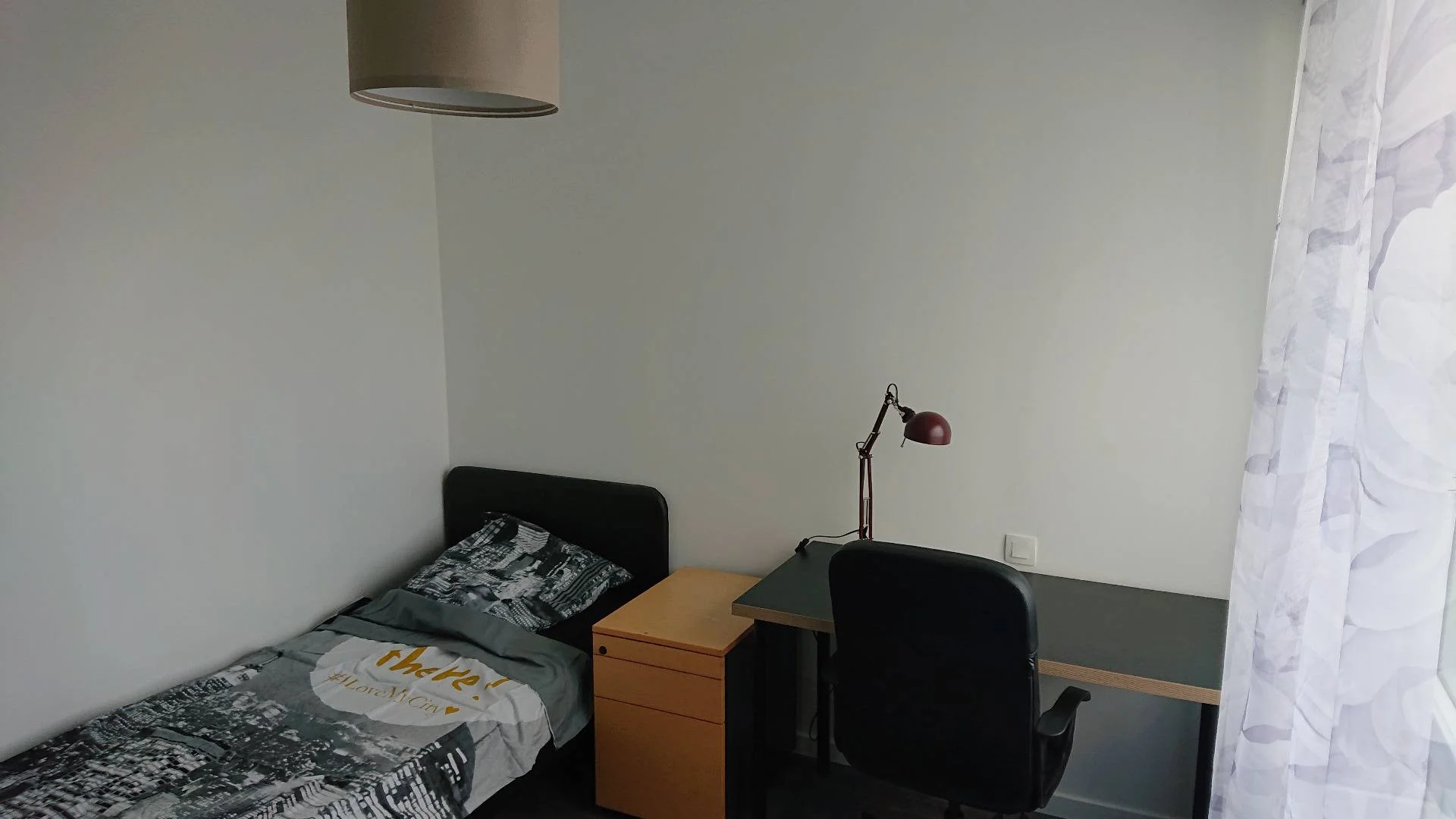 Bezahlbares Zimmer für Studenten mit ausreichender Beleuchtung in 