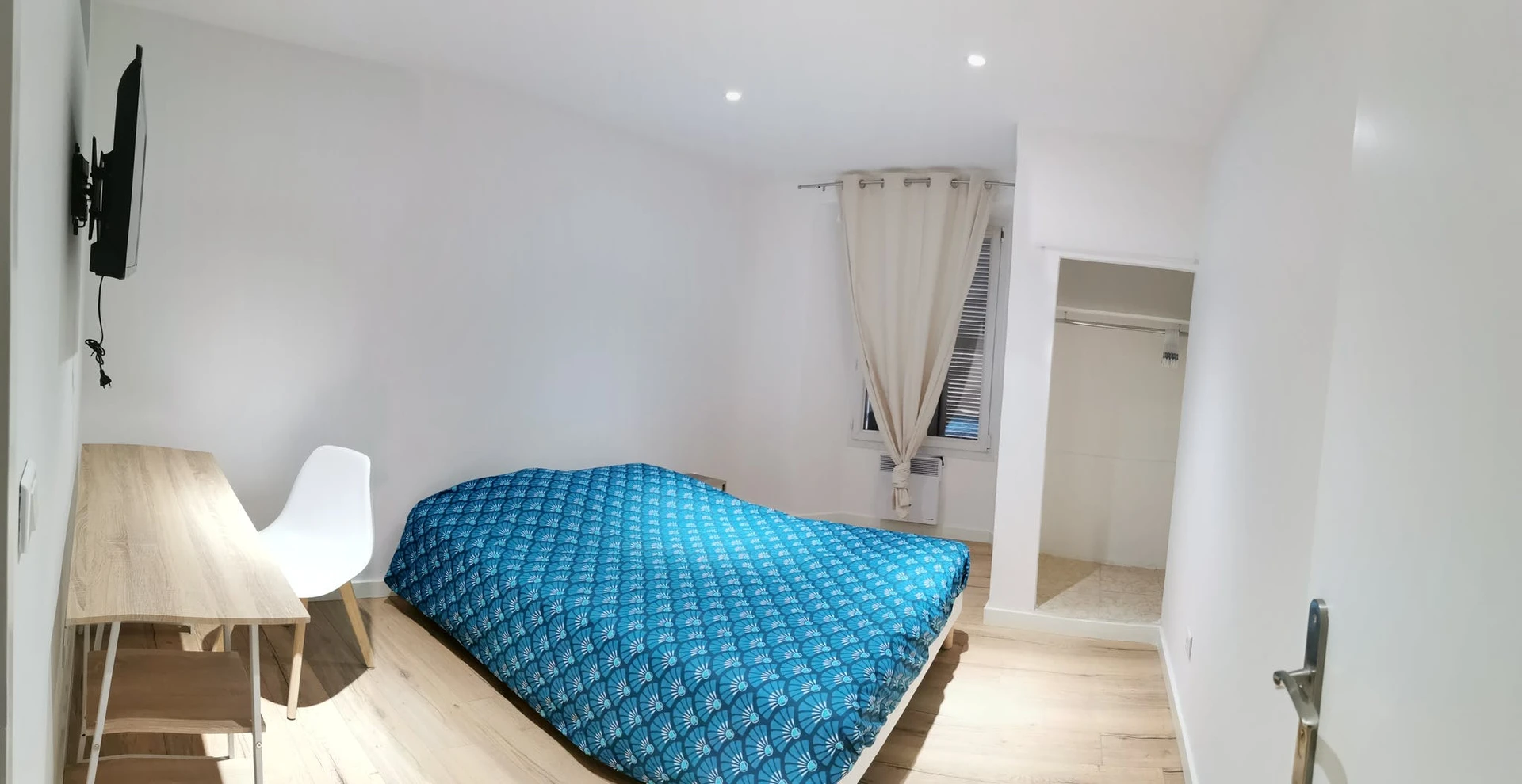 Cheap private room in Toulon