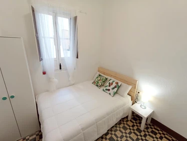 Room for rent in a shared flat in Granada