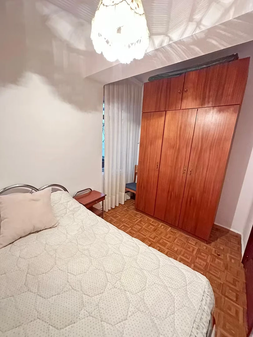 Chambre à louer avec lit double Santander