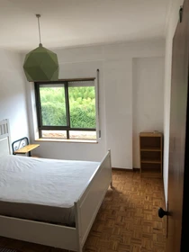 Room for rent with double bed coimbra