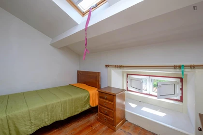 Bright private room in Coimbra