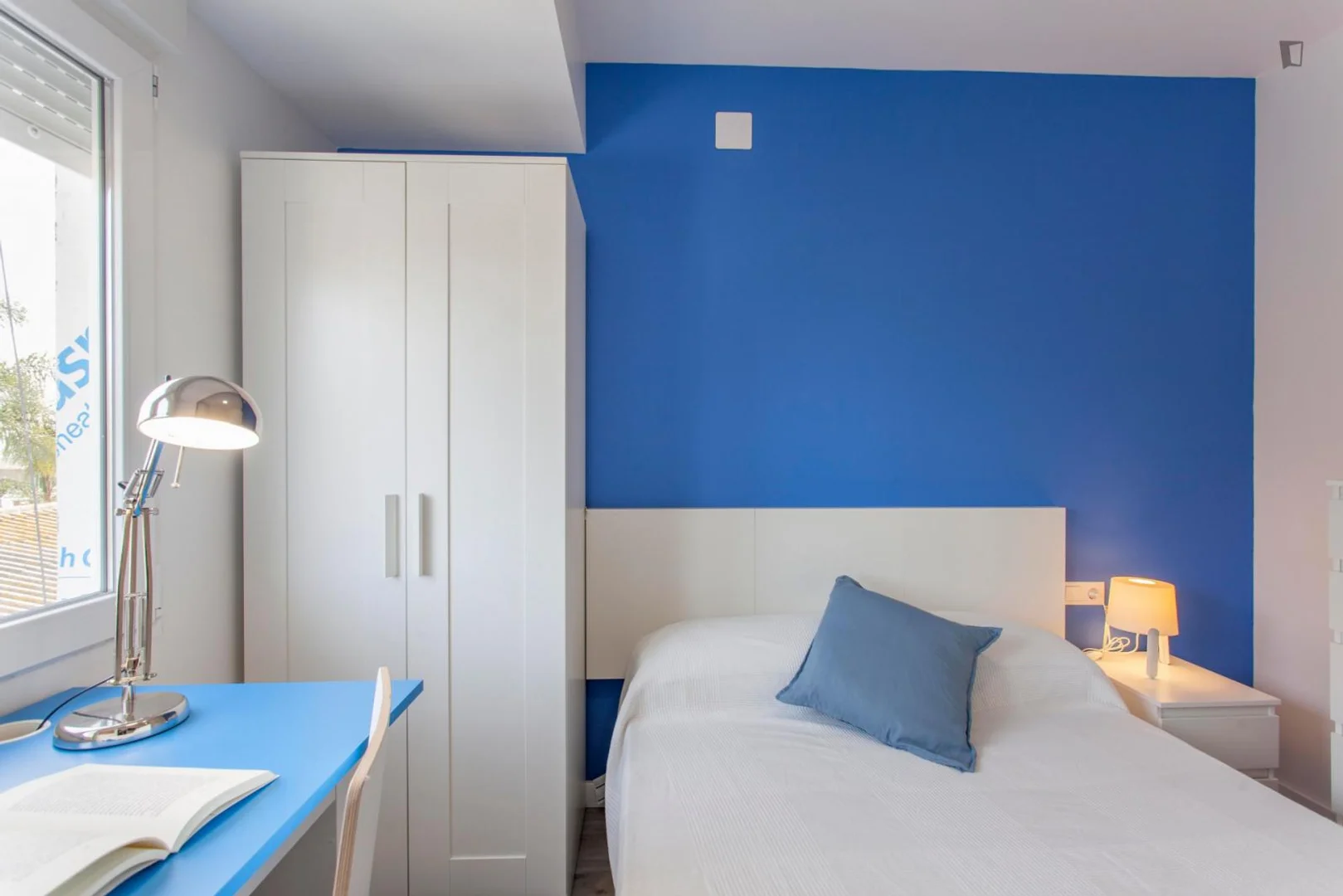 Funktionelles Studentenzimmer perfekt zum Studieren in 