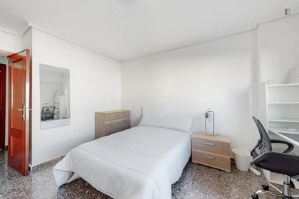 Torrent de çift kişilik yataklı kiralık oda