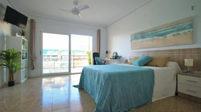 Chambre privée à Carrer de Campoamor, image 1 de 10