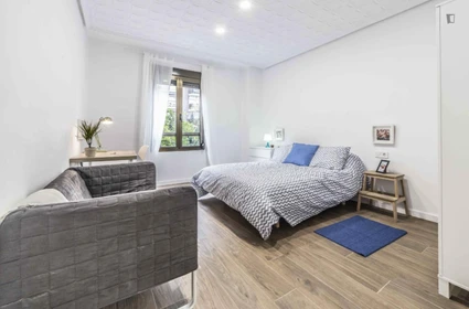 Habitación privada muy luminosa en Valencia