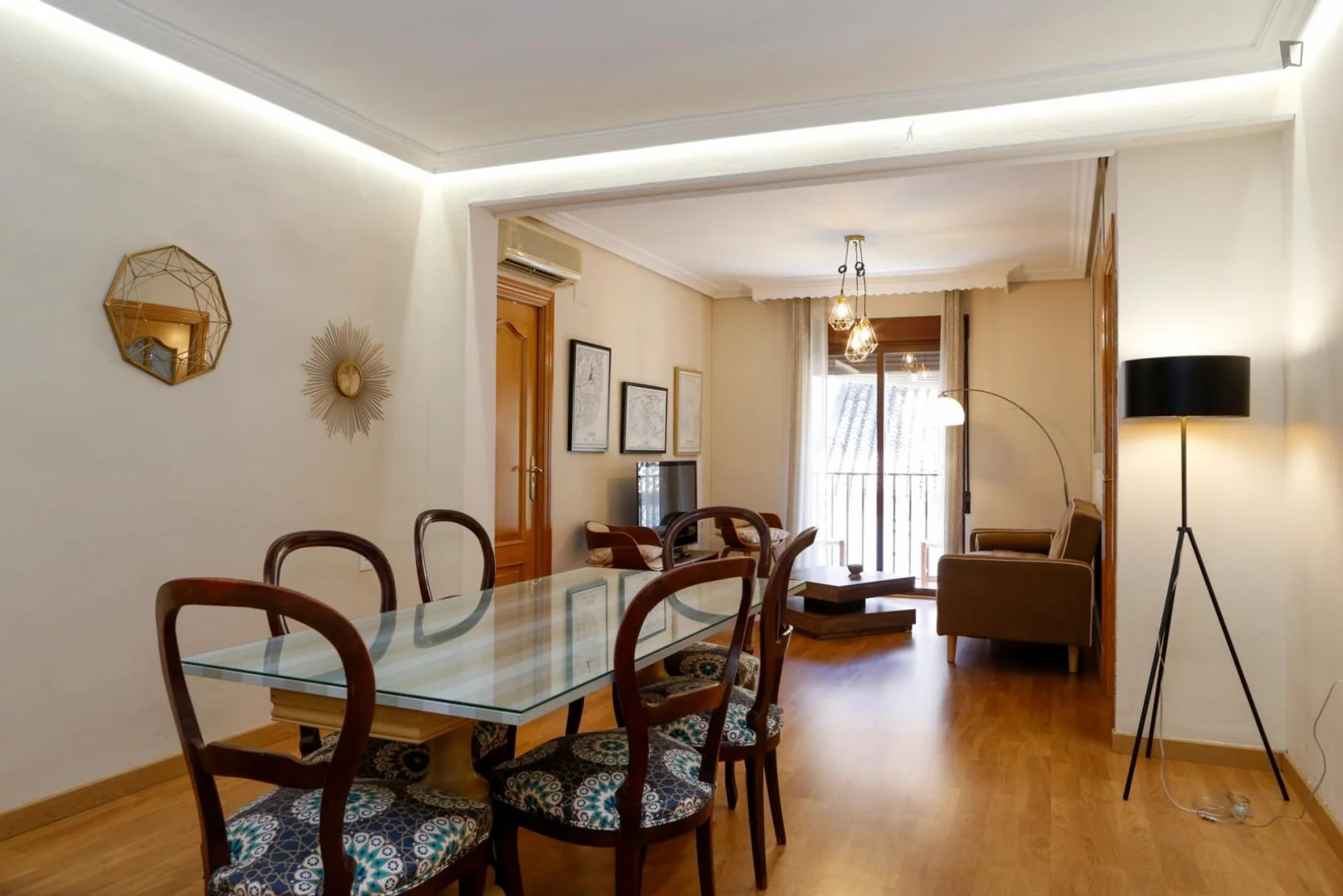 Bright and airy student room with easy university access in