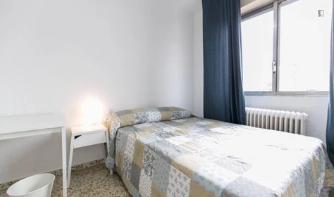 Cheap private room in Granada