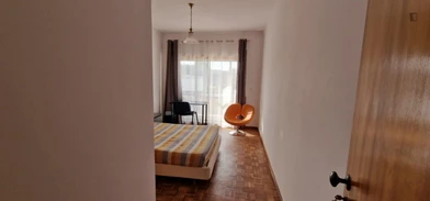 Bright private room in Leiria