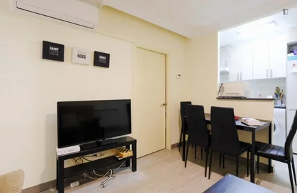 Private room at Calle Lilas, image 6 of 13