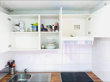Quarto privado em calle Roncesvalles Villanueva de la Cañada, imagem 43 de 49