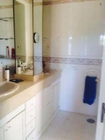 Quarto privado em calle Roncesvalles Villanueva de la Cañada, imagem 49 de 49
