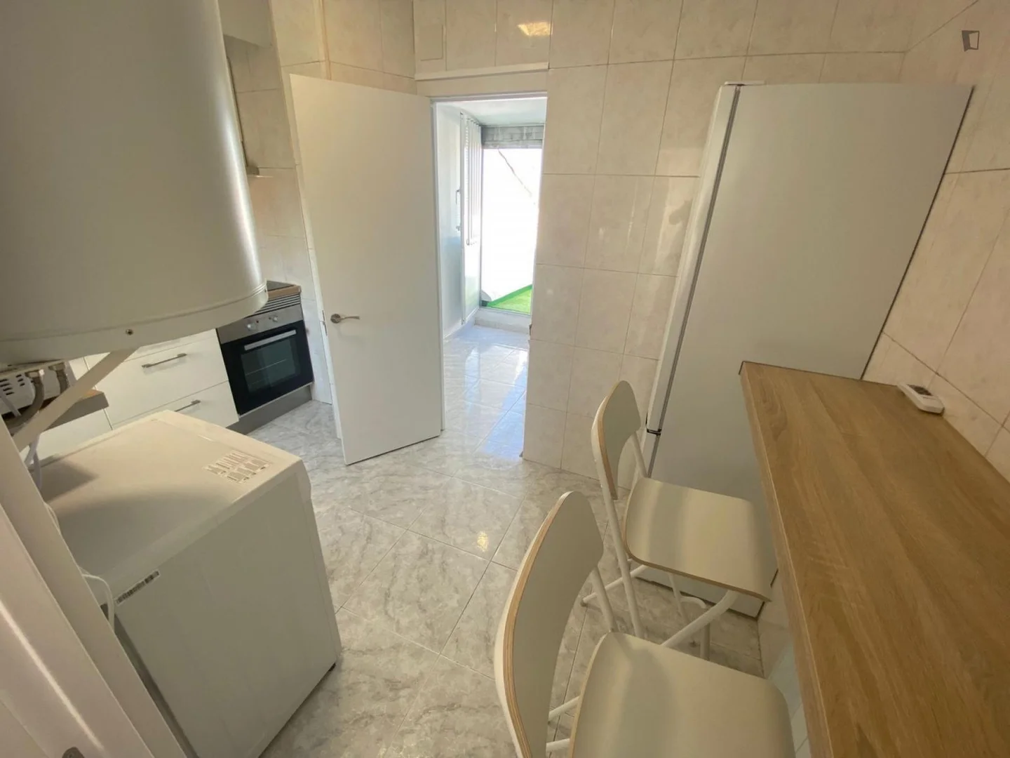 Habitación para estudiantes en  con área de estudio y facilidades compartidas