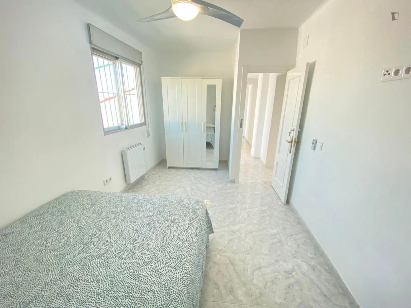 Habitación estudiantil económica cerca del campus en 