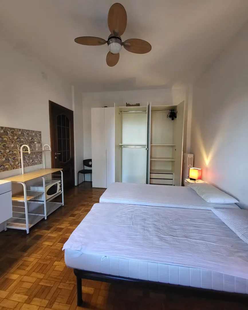 Habitación estudiantil económica con ubicación conveniente en
