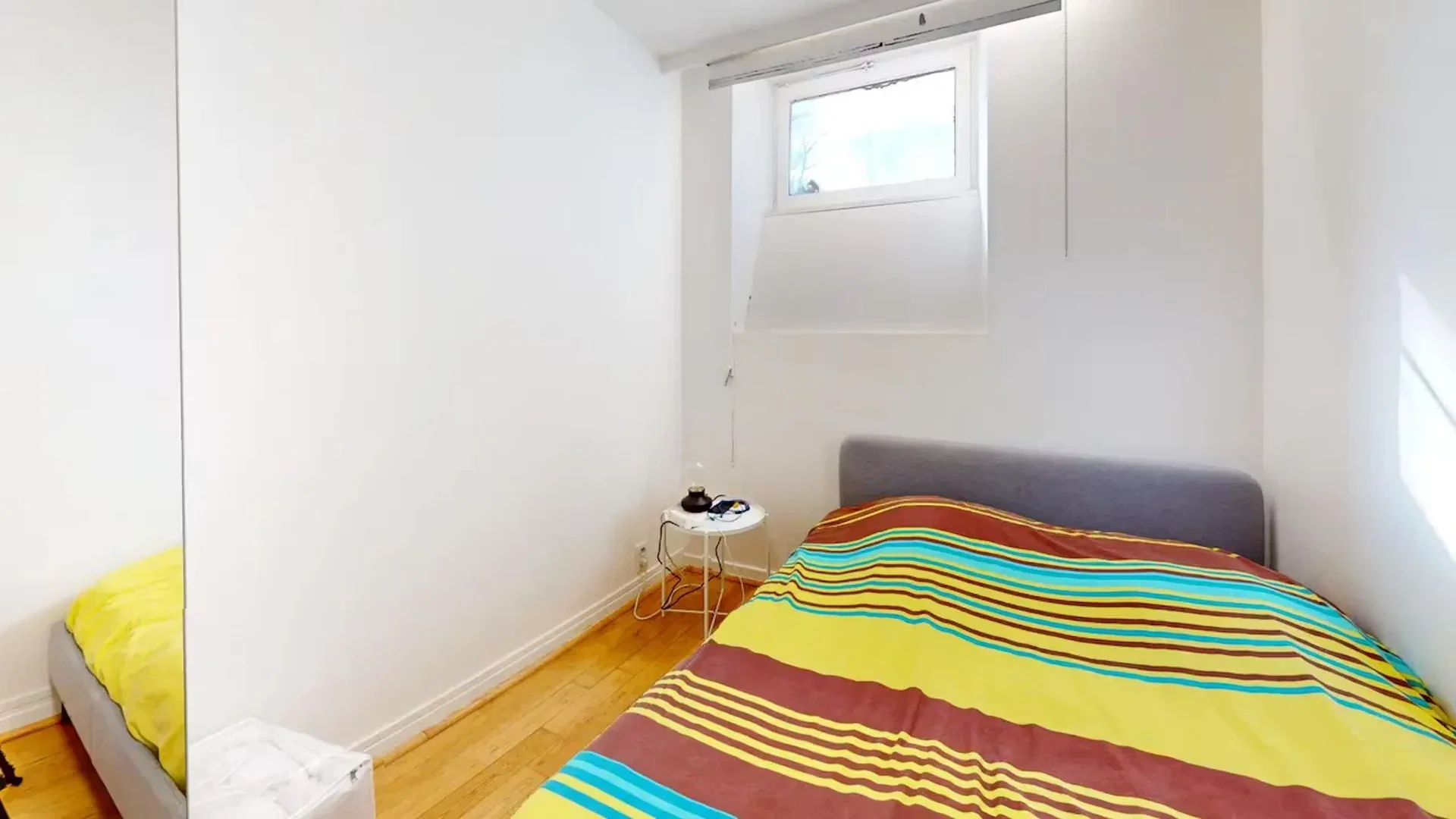 Bezahlbares Zimmer für Studenten mit ausreichender Beleuchtung in