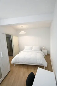 Private room at Rua 14 Outubro, Avintes, image 1 of 10